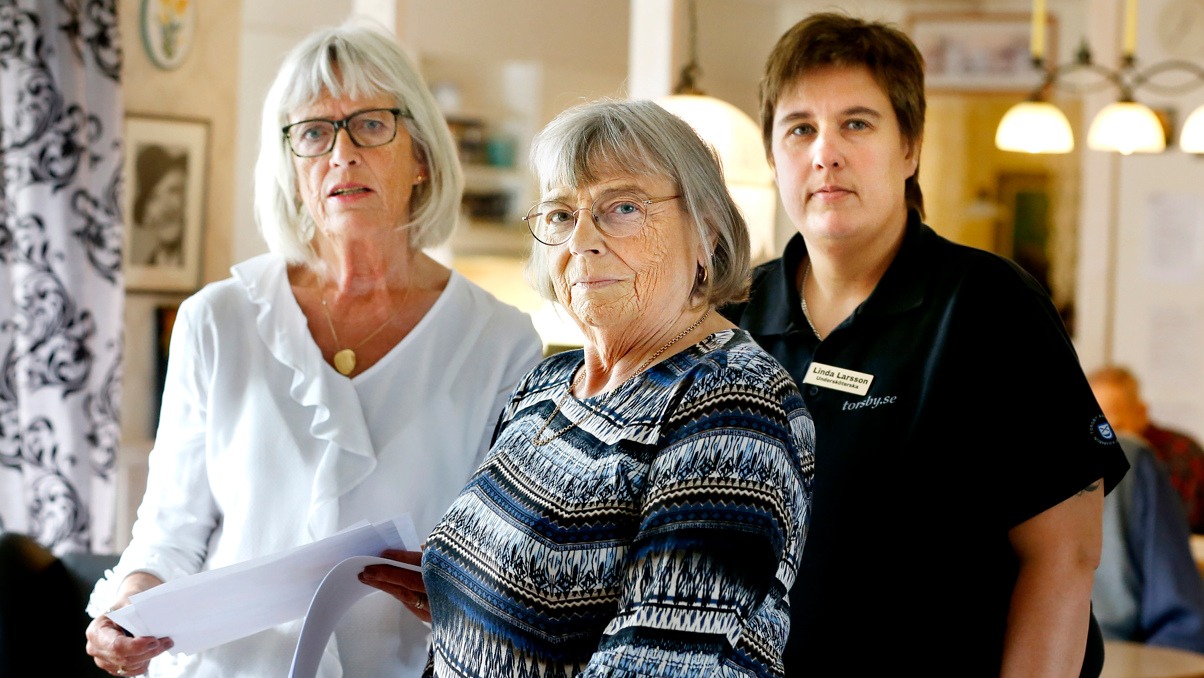 11-timmarsregeln p&aring; &Auml;ldreboendet G&ouml;mmanberg i &Ouml;stmark. Fr&aring;n v Siv eriksson, Jane Andersson, Linda Larsson