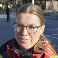 Linnea Starring på skolgården.
